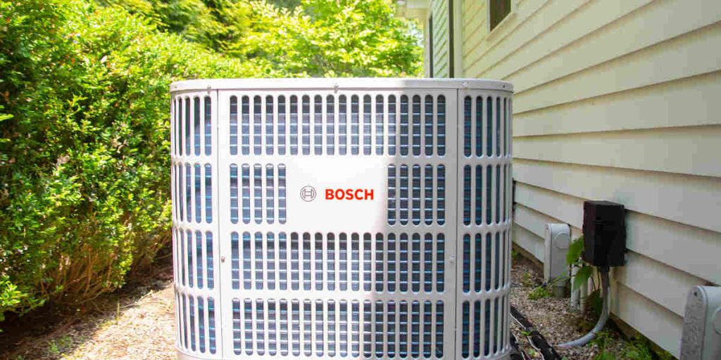 how many watts does an air conditioner use