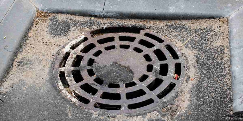 cleaning a smelly drain