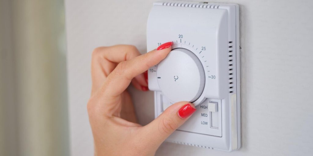 does turning the heat on and off raise the bill